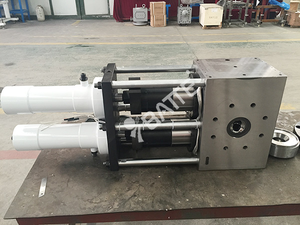 double pillar hydraulic screen changer