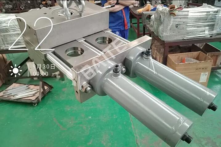 double plate hydraulic screen changer